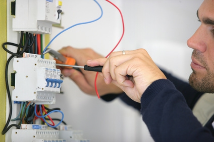 Le métier d'électricien en bref : pourquoi souscrire une décennale